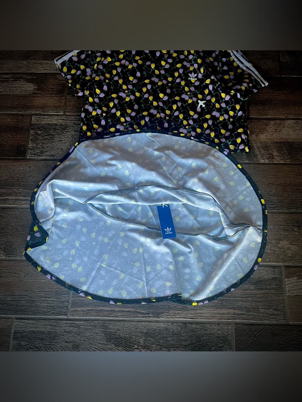 Adidas black lavender & yellow floral AOP skirt and cropped t shirt set L - Picture 4 of 12